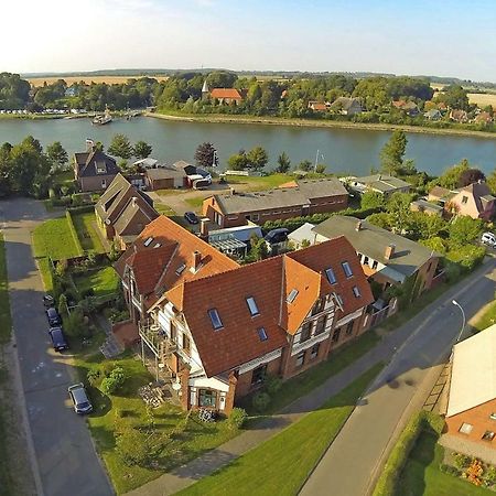 Kanalvilla - Urlaub Am Nord-Ostseekanal - Zwei Ferienwohnungen Im Angebot- Eine Im Dachgeschoss Und Eine Wohnung Mit Garten Sehestedt  Kültér fotó