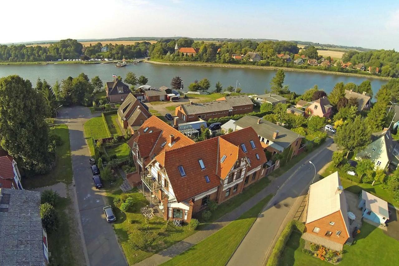 Kanalvilla - Urlaub Am Nord-Ostseekanal - Zwei Ferienwohnungen Im Angebot- Eine Im Dachgeschoss Und Eine Wohnung Mit Garten Sehestedt  Kültér fotó