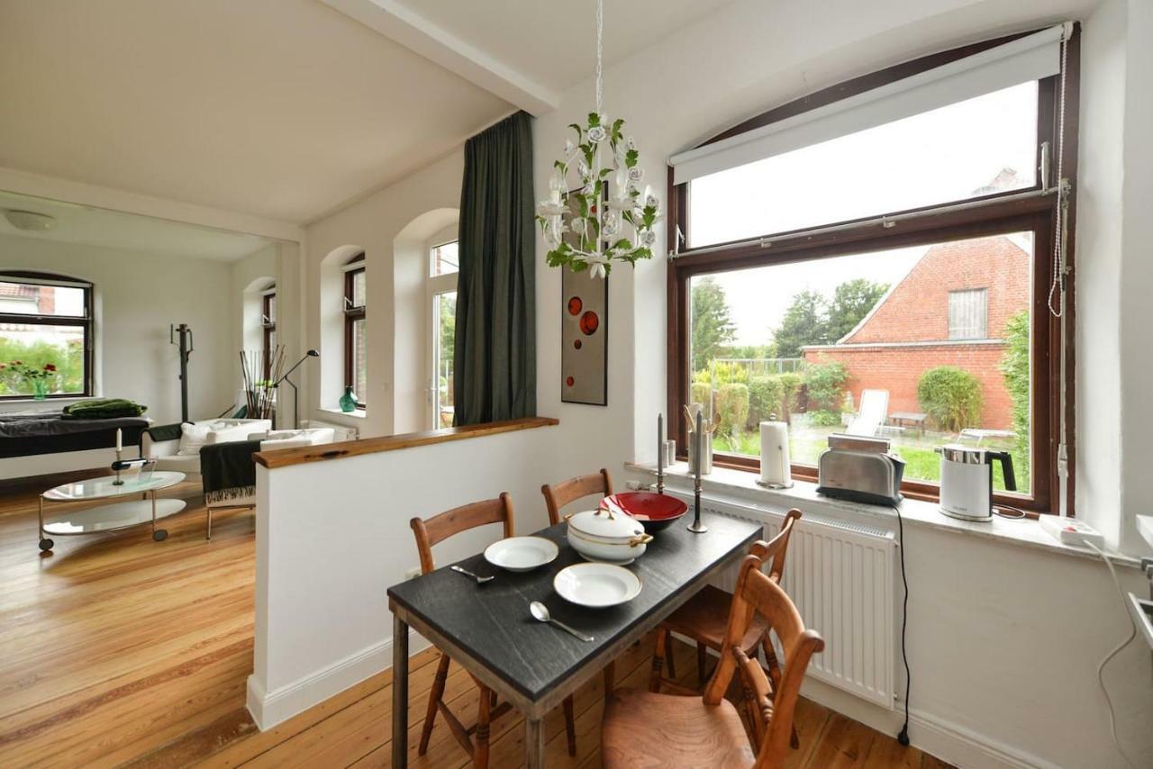 Kanalvilla - Urlaub Am Nord-Ostseekanal - Zwei Ferienwohnungen Im Angebot- Eine Im Dachgeschoss Und Eine Wohnung Mit Garten Sehestedt  Kültér fotó