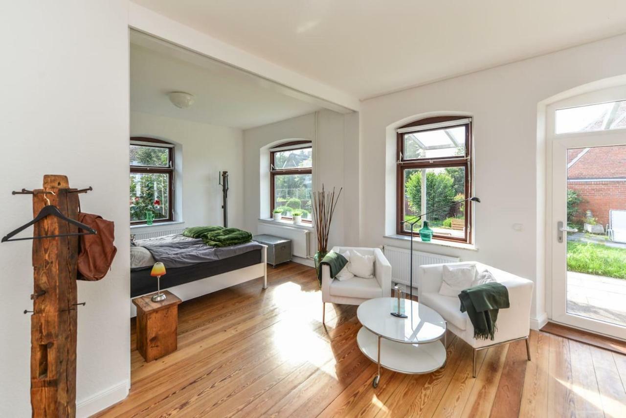 Kanalvilla - Urlaub Am Nord-Ostseekanal - Zwei Ferienwohnungen Im Angebot- Eine Im Dachgeschoss Und Eine Wohnung Mit Garten Sehestedt  Kültér fotó