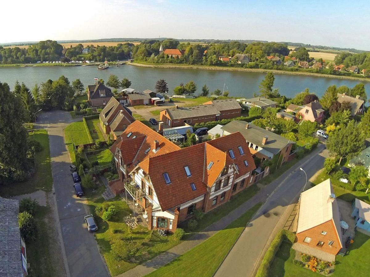 Kanalvilla - Urlaub Am Nord-Ostseekanal - Zwei Ferienwohnungen Im Angebot- Eine Im Dachgeschoss Und Eine Wohnung Mit Garten Sehestedt  Kültér fotó